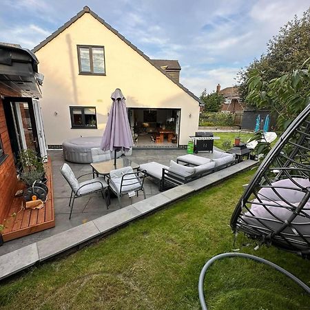 Modern Harrogate House Sleeps 10, Cinema Room & Hot Tub Экстерьер фото