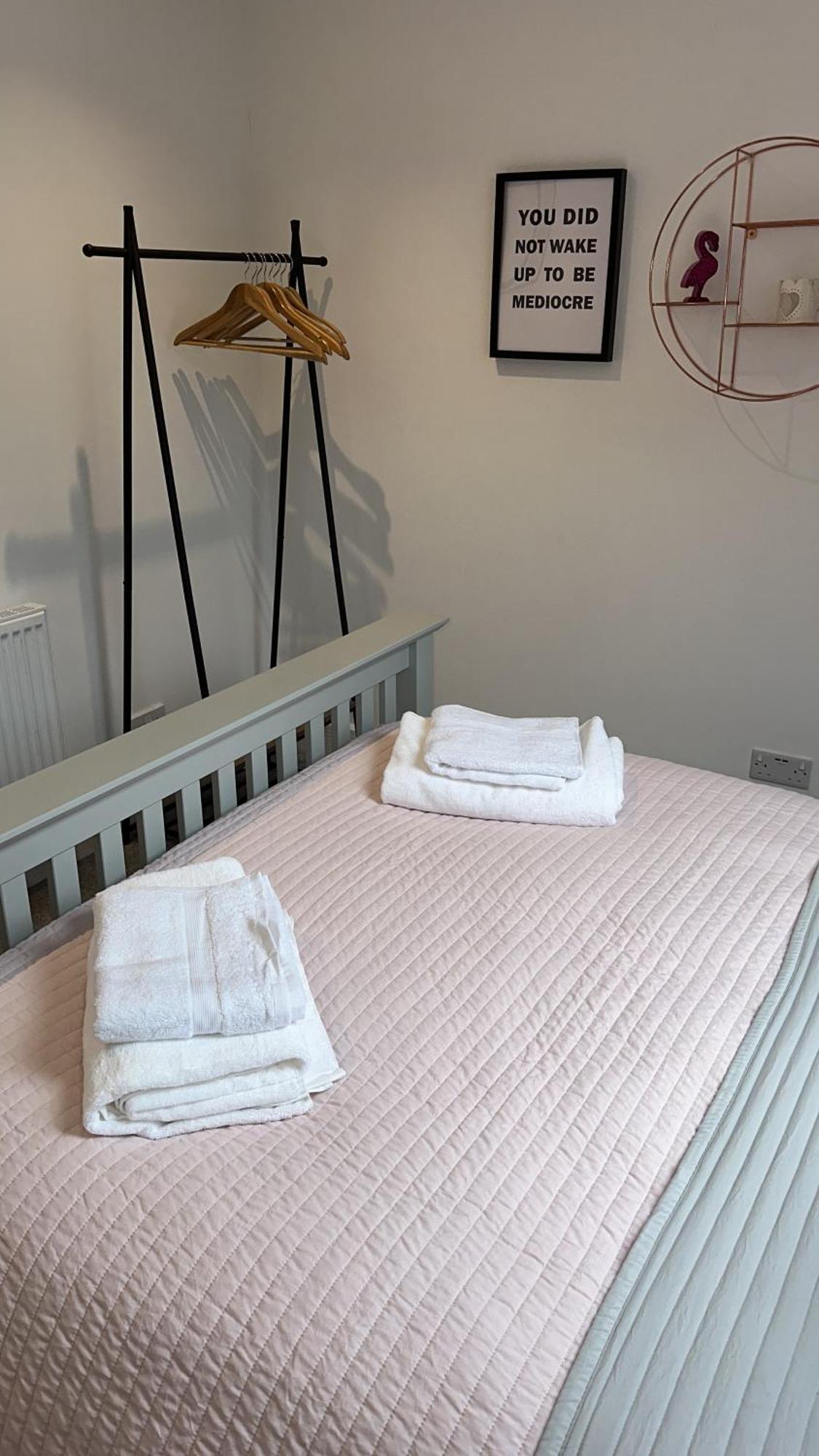 Modern Harrogate House Sleeps 10, Cinema Room & Hot Tub Экстерьер фото