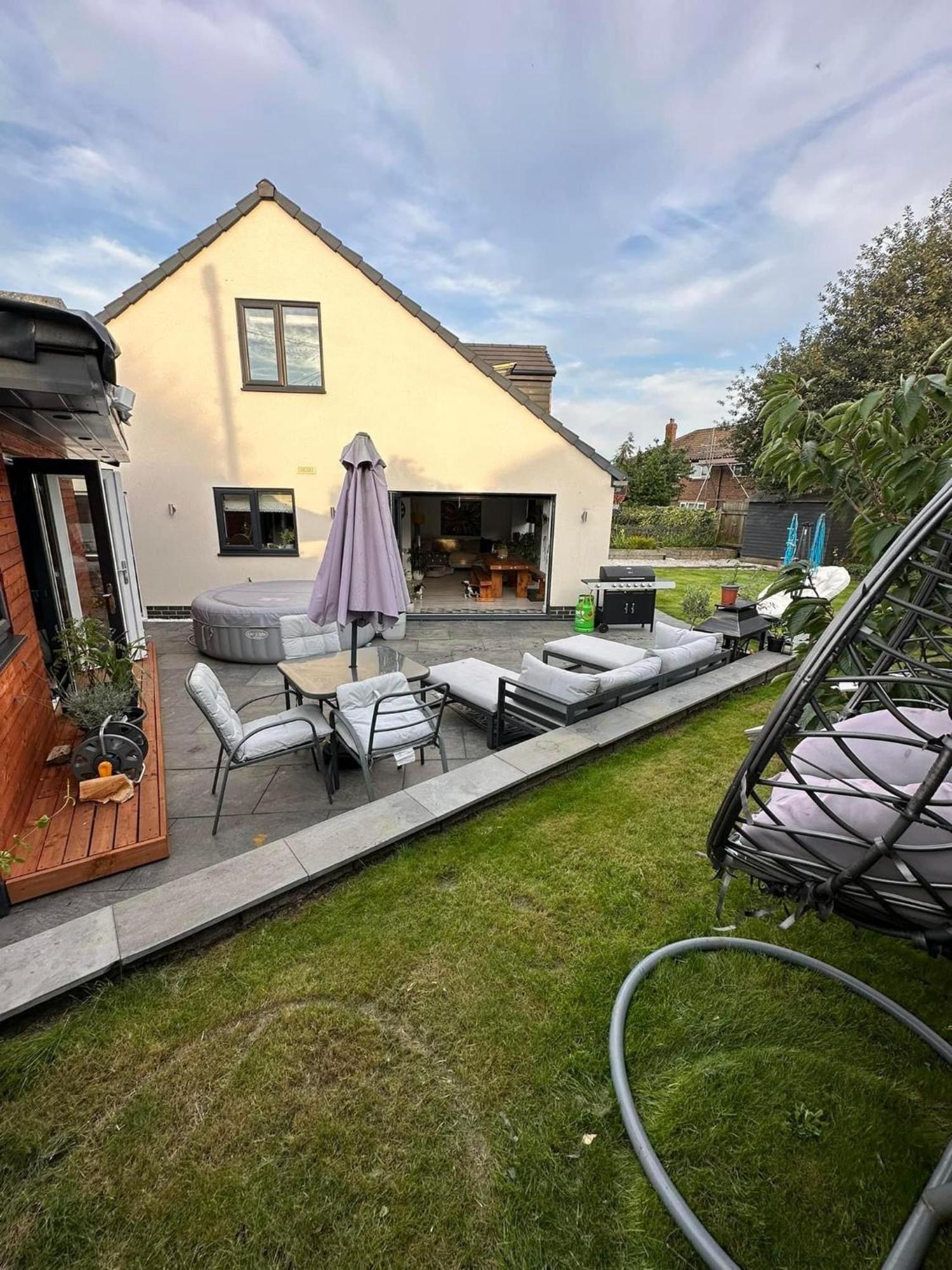 Modern Harrogate House Sleeps 10, Cinema Room & Hot Tub Экстерьер фото